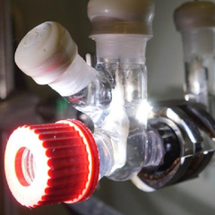 RESEARCH HIGHLIGHT - Solar-powered system converts plastic & greenhouse gases into sustainable fuels