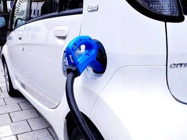Research Highlight - Physical pressure could make EV batteries last twice as long