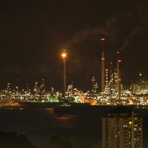 The-gas-flare-at-the-Jurong-Island-oil-refineries-credit-Shiny-Things-from-Flickr-560x315